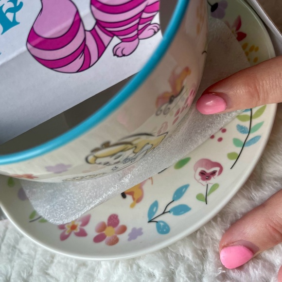 Disney Alice in Wonderland in Garden Blue Ceramic Tea Cup & Saucer Set NWT - Picture 5 of 5